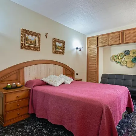 Lägenhet Modern In With A Shared Pool *