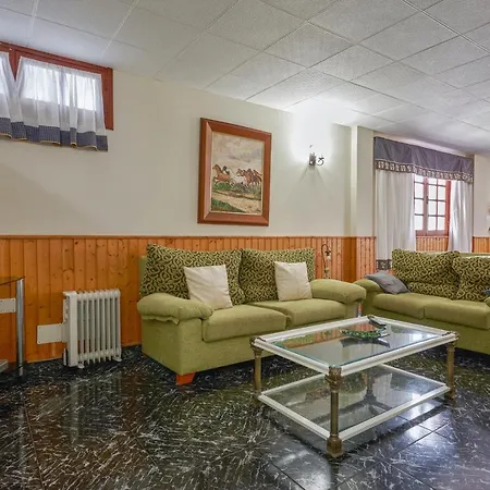 Modern In With A Shared Pool Lägenhet *